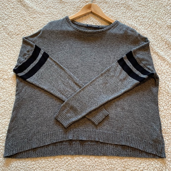 Brandy Melville gray sweater with striped sleeves - Picture 8 of 10